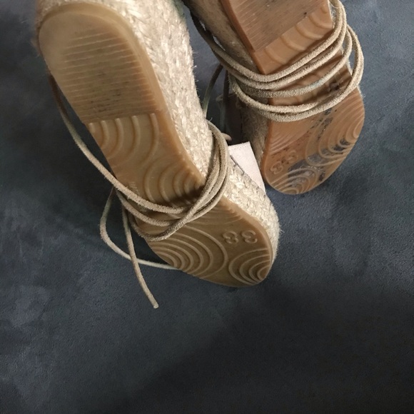 Fabiolas Tan Suede Tie-up Espadrilles, size 7 1/2 - Picture 7 of 13